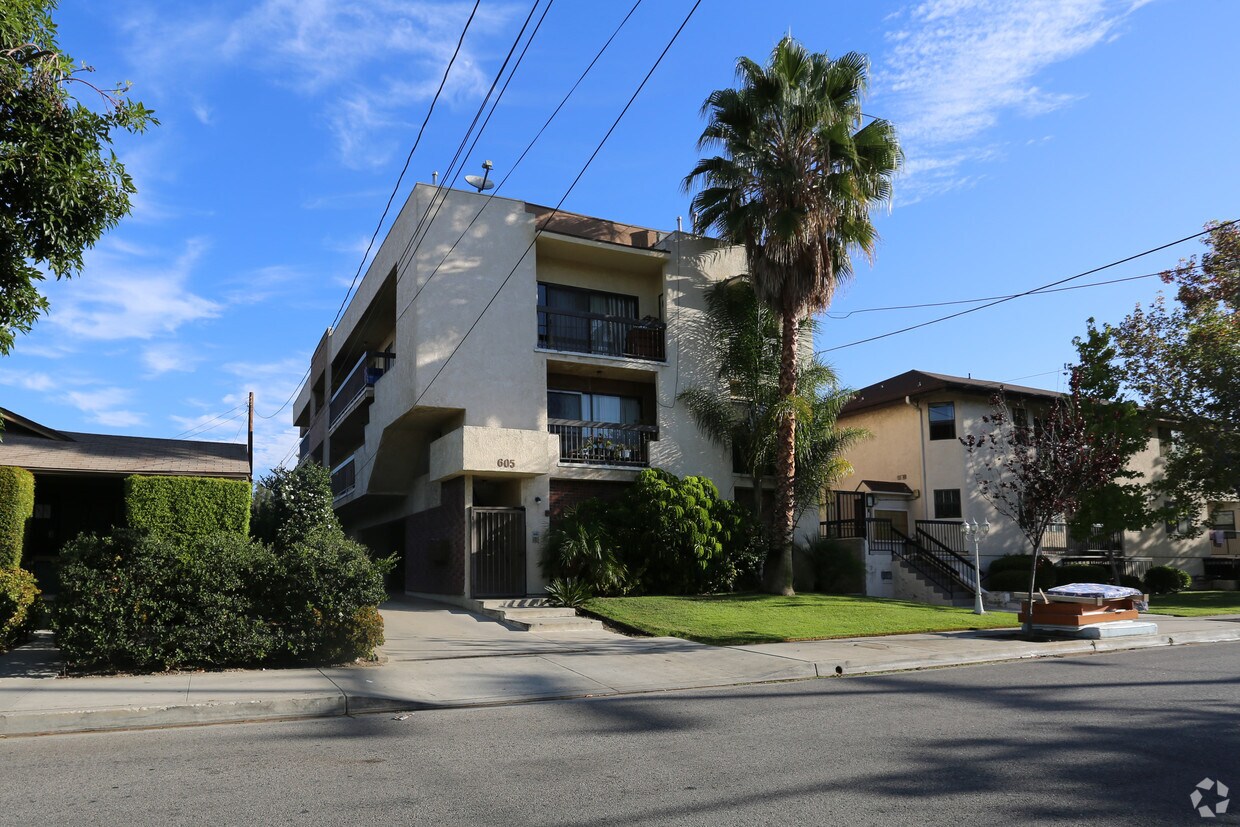 Building Photo - 605 E Windsor Rd