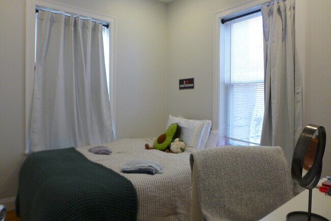 Foto del edificio - 725 Parker St