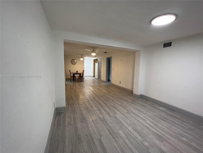 Building Photo - 455 NE 165th St