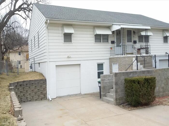 Primary Photo - 2 Bedroom Raised Ranch Duplex