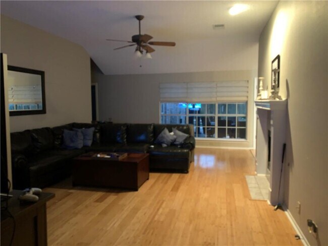 Building Photo - 1208 Woodhollow Cove
