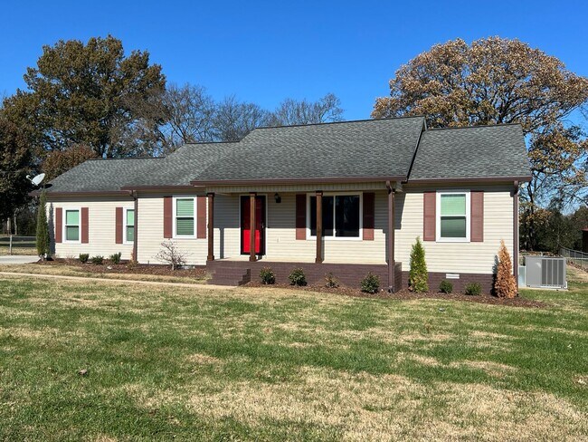 Building Photo - 204 Homewood Dr