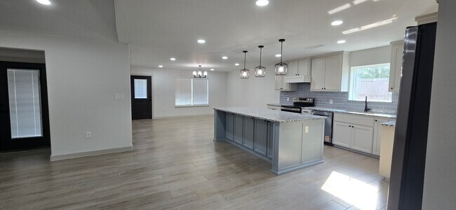 Building Photo - 3809 Buddy Owens Blvd