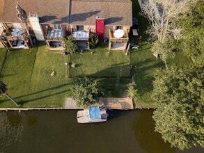 Building Photo - 13209 Bluff View Dr