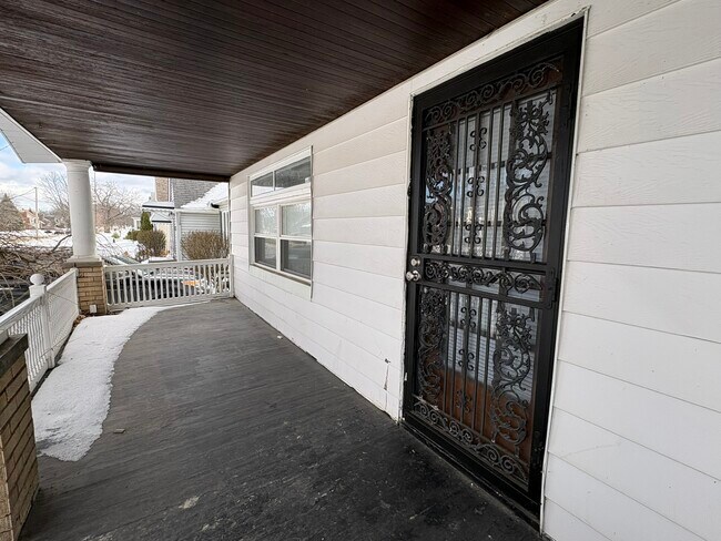 Foto del edificio - 17407 Woodbury Ave