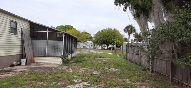 Foto del edificio - 3 bedroom manufactured  home in Port Orange