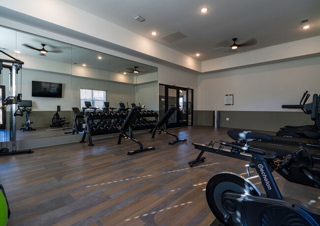 Building Photo - Encore at Reems Creek