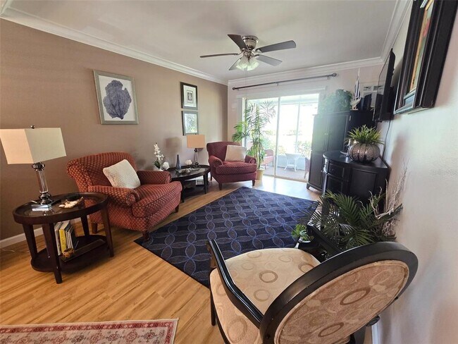 Building Photo - 2207 Sunset Dr