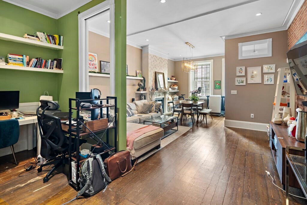 Primary Photo - 1405 Washington St