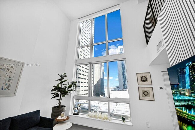 Building Photo - 300 S Biscayne Blvd
