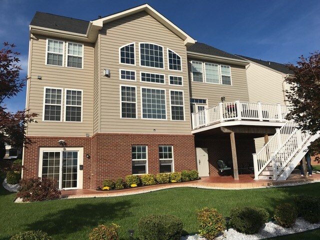Private Entrance - 2852 Compass Cir