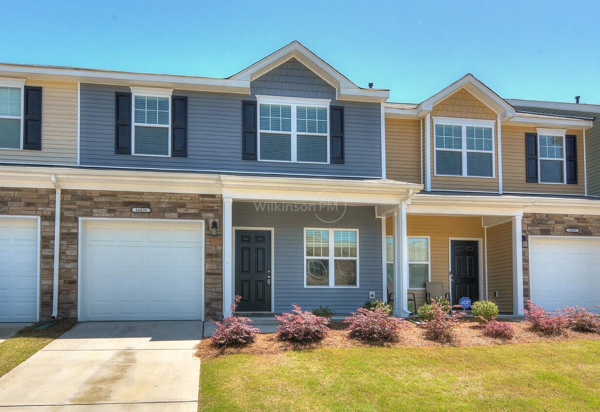 Primary Photo - Great 3Br/3.5Bth Home with Finished Baseme...