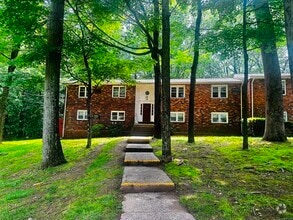 Building Photo - 1117 Waterbury Rd