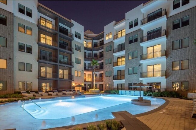 Foto del edificio - 4641 Montrose Blvd