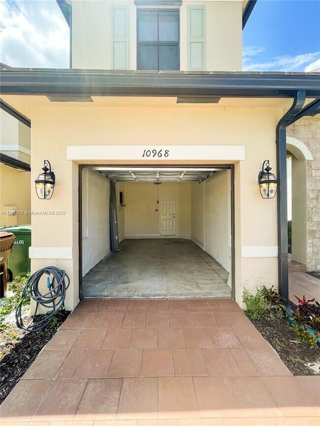 Foto del edificio - 10968 W 33rd Ln