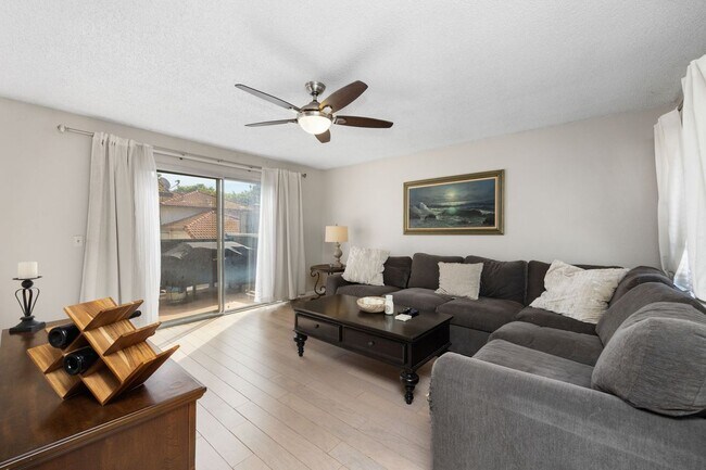 Foto del edificio - 1336 Brentwood Cir