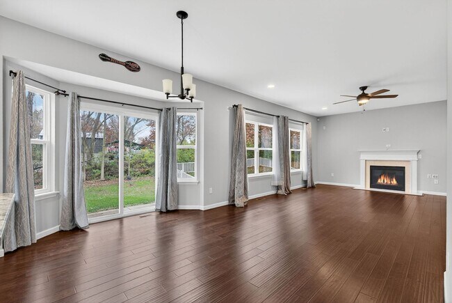 Foto del edificio - Beautiful 4-Bedroom Home with Modern Upgrades