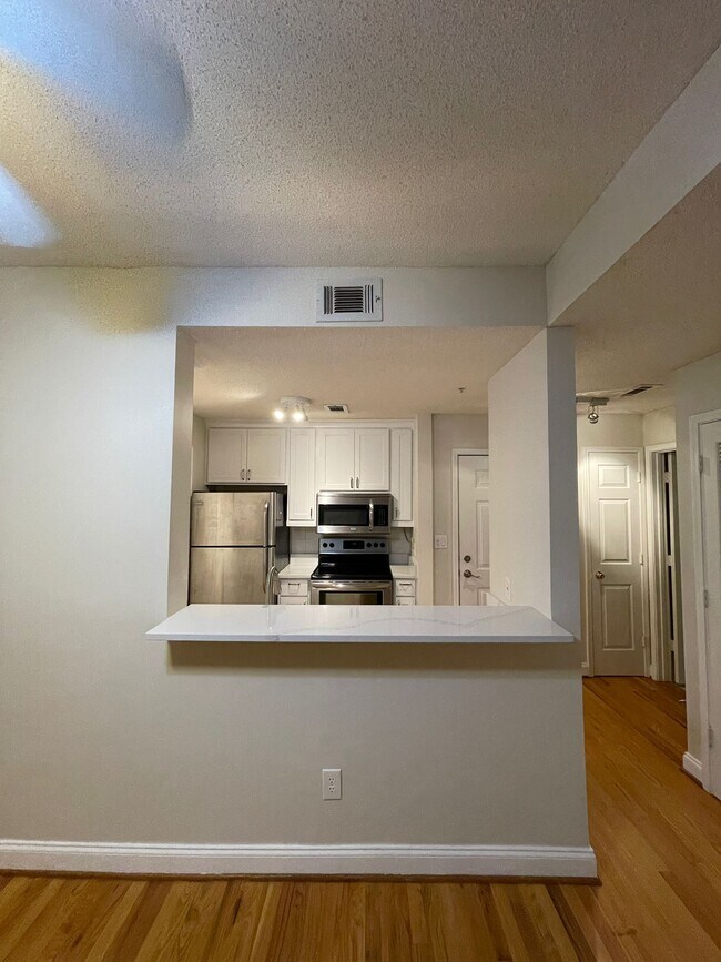 1074 Peachtree Walk NE Unit B211, Atlanta, GA 30309 Condo for Rent in