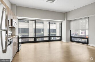 Building Photo - 1300-6 Chestnut St