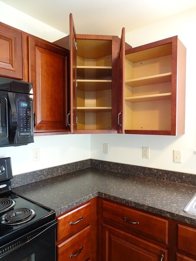 Building Photo - 340 Meadow View Dr