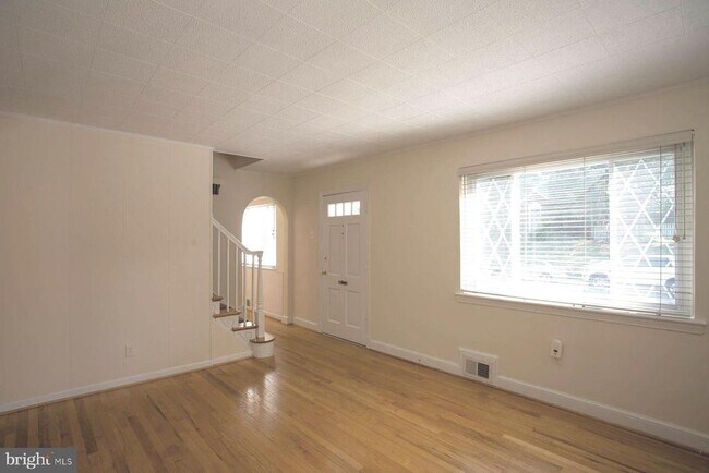 Building Photo - 5915 Ryland Dr