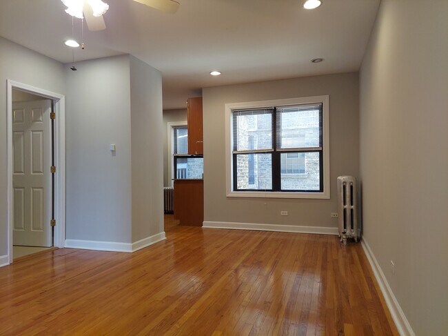 Building Photo - 4550 N Wolcott Ave