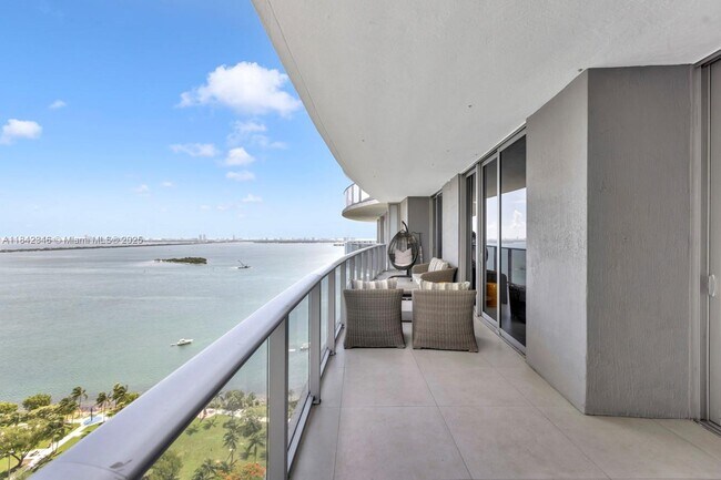 Foto del edificio - 488 NE 18th St
