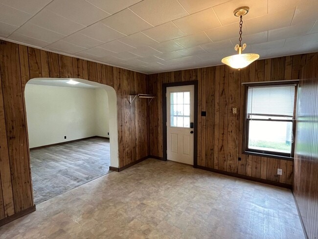 Building Photo - 310 W Arnold St