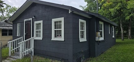 Building Photo - 2116 Mc Millan St