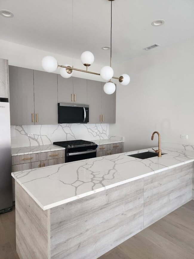 Building Photo - 4625 S Michigan Ave