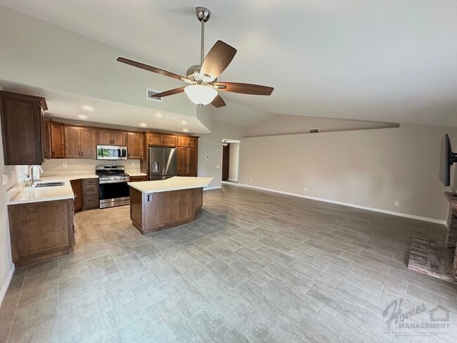 Building Photo - Homes Management - 3 Bed, 2 Bath House for Rent with Water/Trash Included