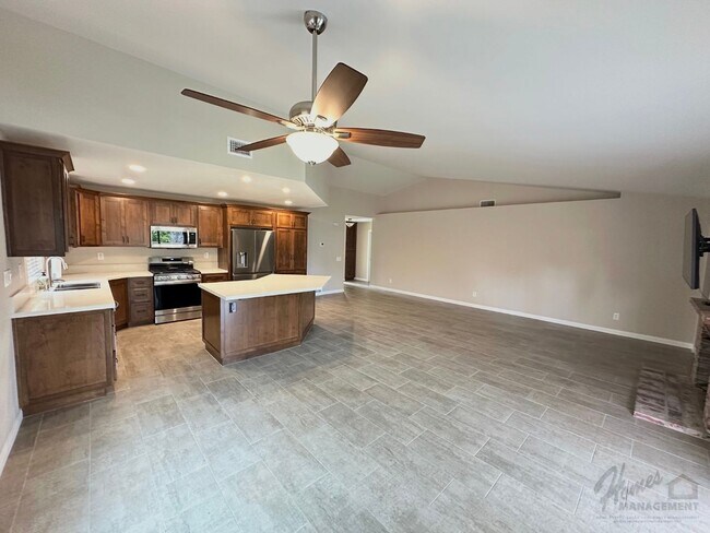 Foto del edificio - Homes Management - 3 Bed, 2 Bath House for Rent with Water/Trash Included