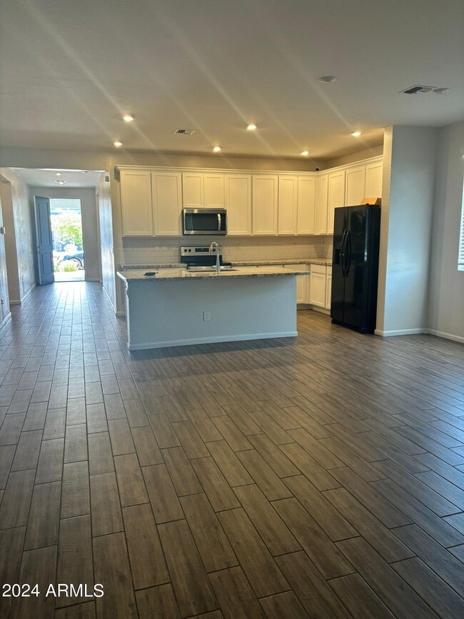 Building Photo - 2002 E Brooklyn Dr