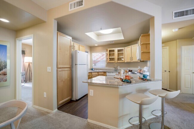 Building Photo - Golf Villas Apartments