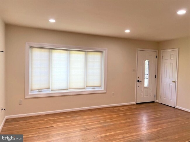 Foto del edificio - 14800 Cloverdale Rd