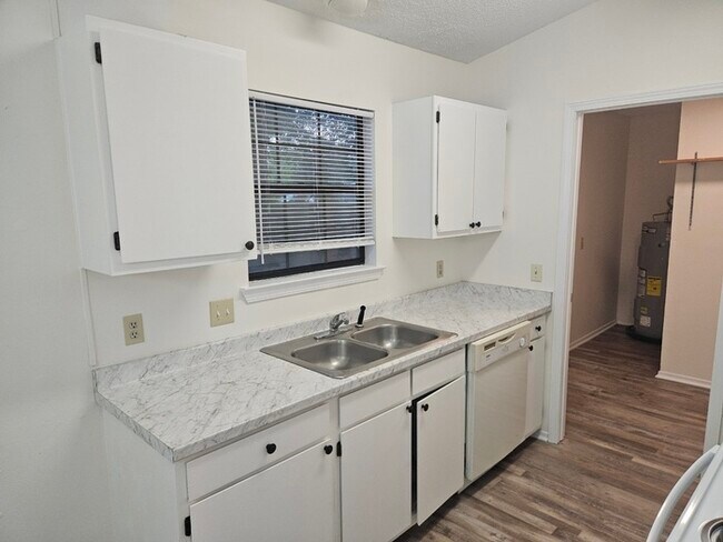 Building Photo - 5789 Hermosa Cir