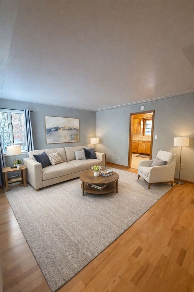 Building Photo - AVAILABLE NOW! - 2 Bed 1 Bath Home! Get 1/2 Off Your First Months Rent!