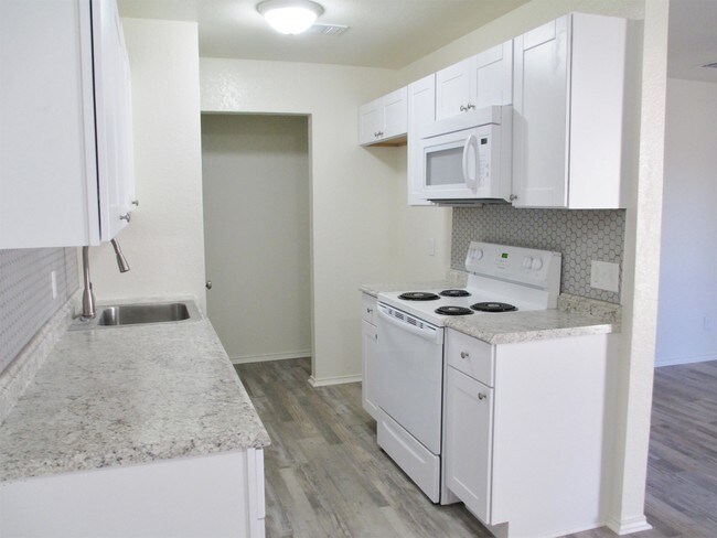 Building Photo - 10251 Maverick Dr