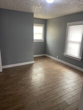 Building Photo - 924 Leo St