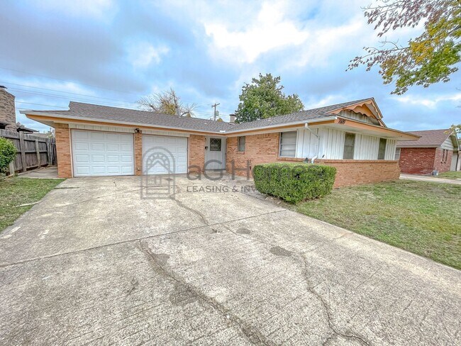 Building Photo - 7609 NW 28th St
