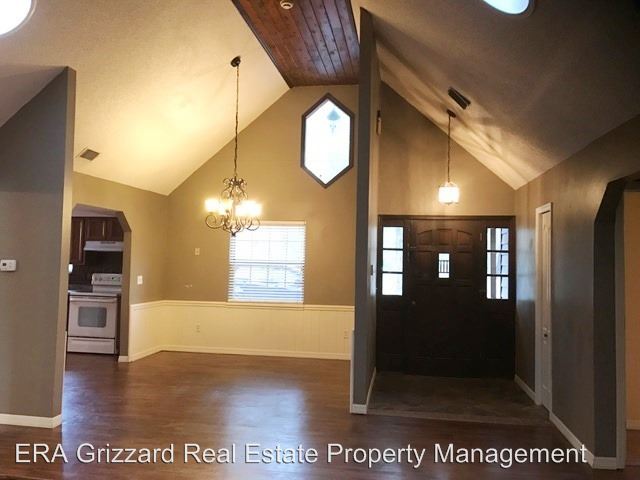 Building Photo - 207 Oakapple Trl