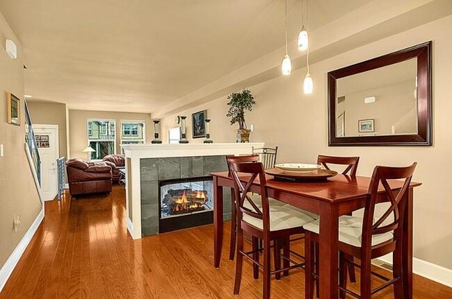 Building Photo - 2663 SW Sylvan Heights Dr