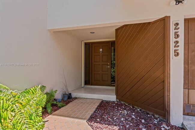 Foto del edificio - 2525 NE 135th St