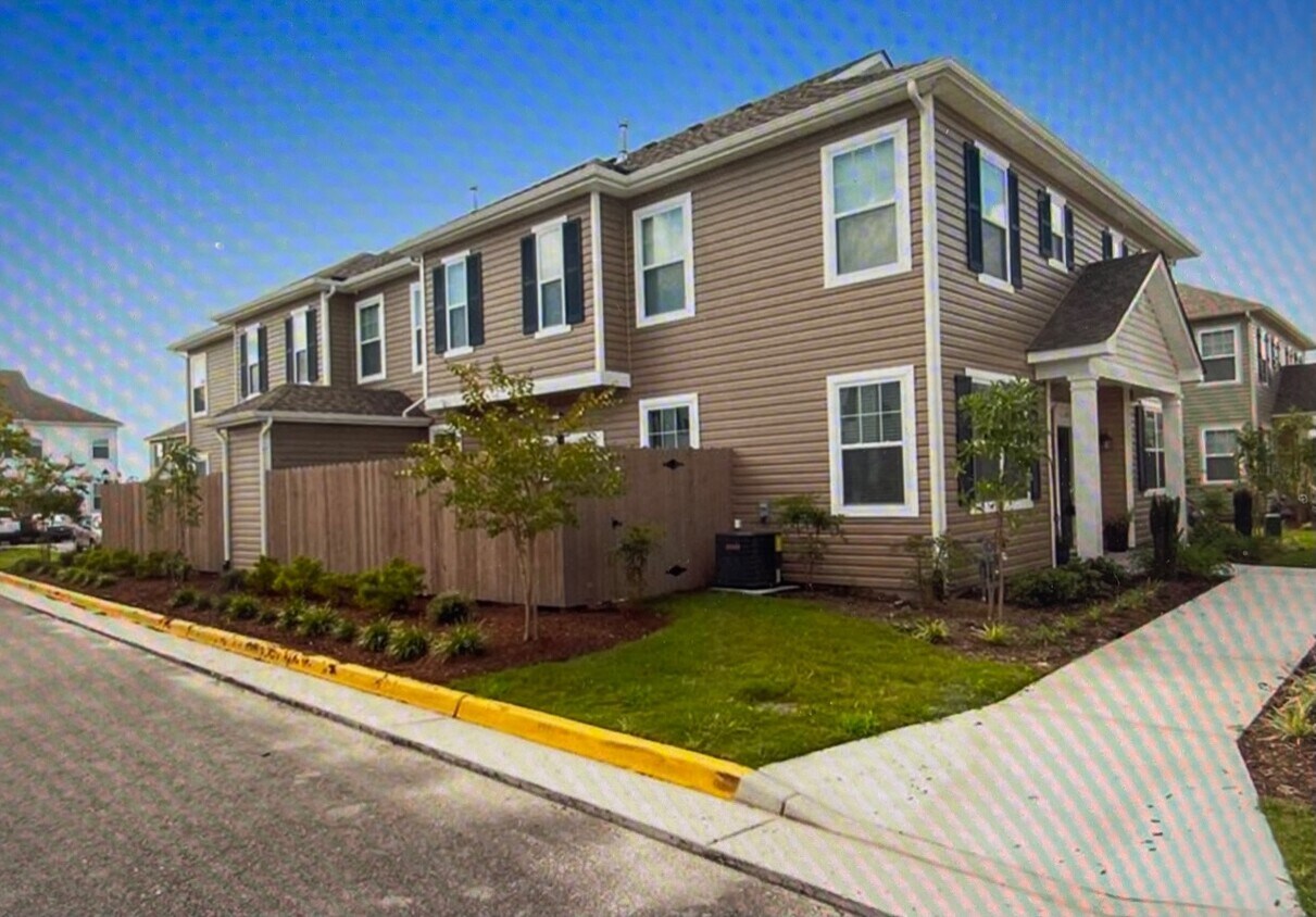 Primary Photo - 1621 Halesworth Ln