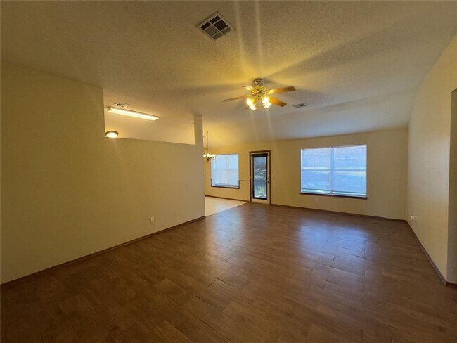 Foto del edificio - 623 Rimrock Rd