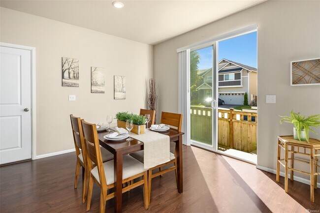 Foto del edificio - 3404 Hera St NE