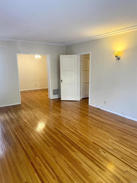 Foto del edificio - 349 Hayworth Ave