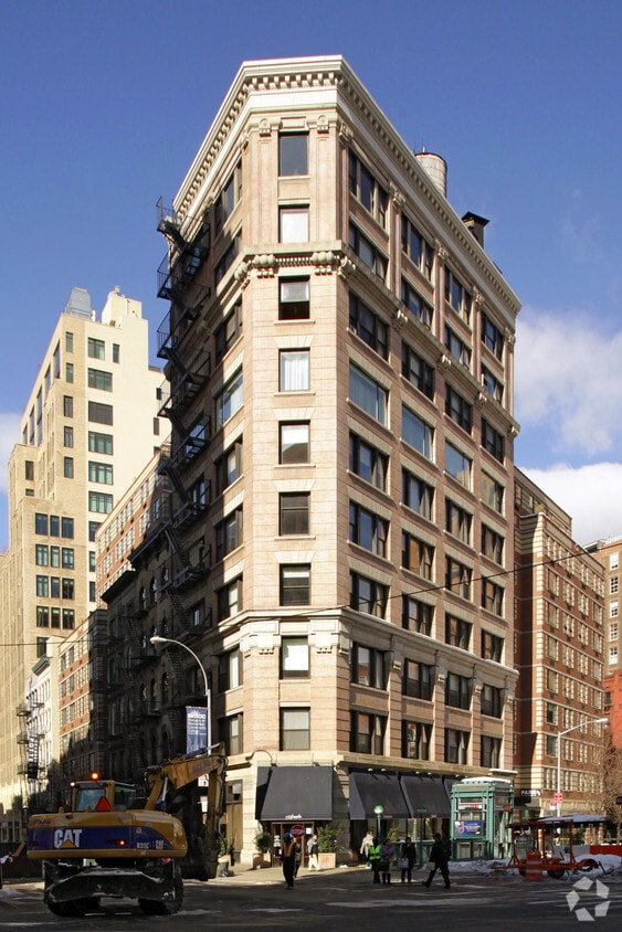 Primary Photo - 139 Chambers St