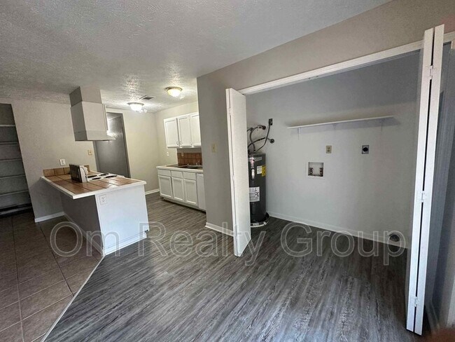 Foto del edificio - 6918 Kearney Dr