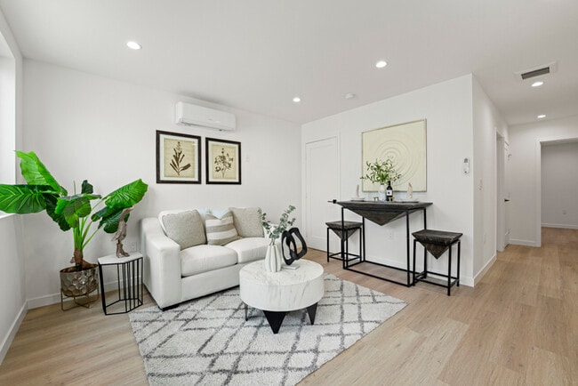 Charming 3 Bedroom Home for Rent in Los Angeles - Charming 3 Bedroom Home for Rent in Los Angeles